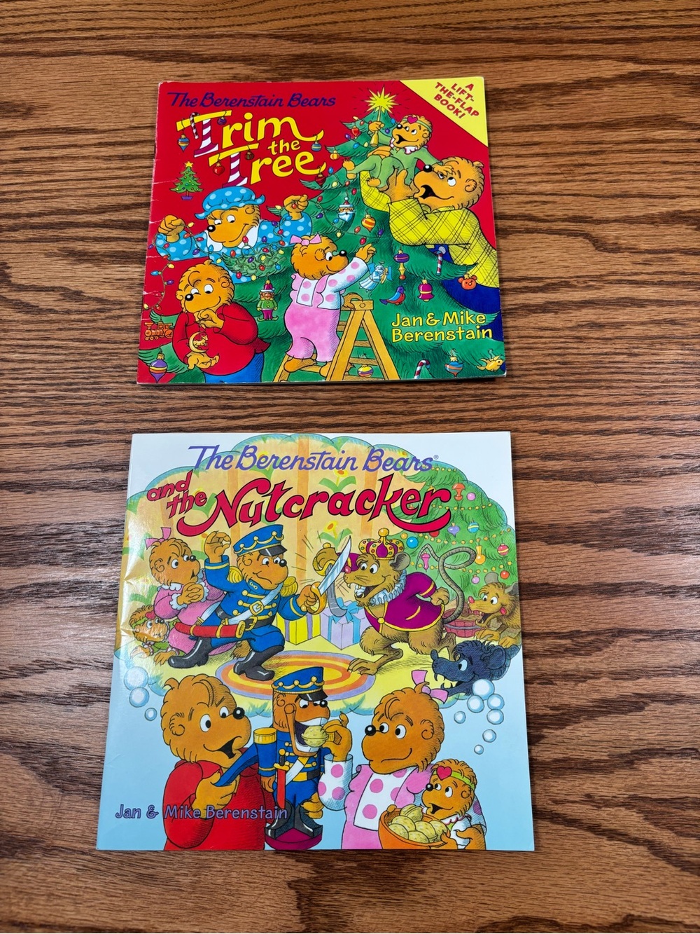 BERENSTAIN BEARS Trim the Tree Flap Book and The Nutcracker Jan & Mike Christmas